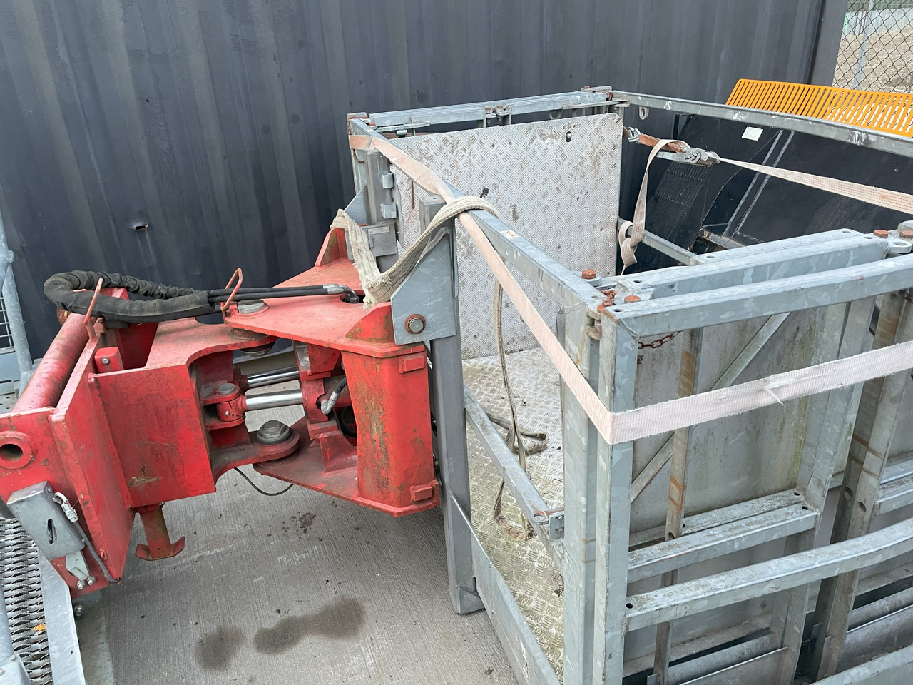 Teleskopski utovarivač na točkovima MANITOU MRT2150: slika 10