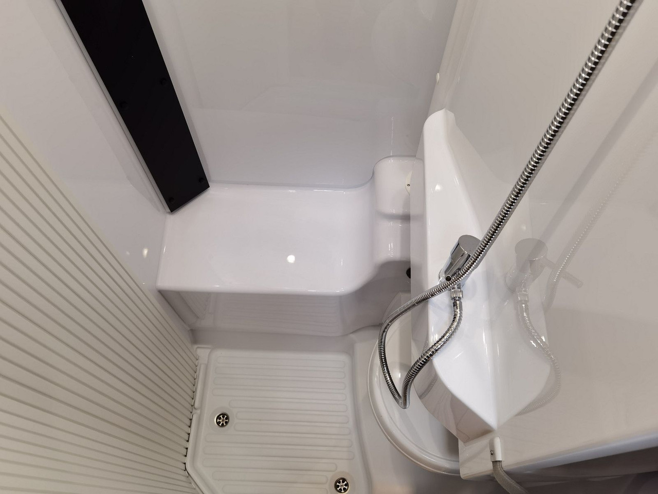 Poluintegrisani kamper Chausson 627 TITANIUM / - 2026 - / EINZELBETTEN / 4.1T.: slika 23 Poluintegrisani kamper Chausson 627 TITANIUM / - 2026 - / EINZELBETTEN / 4.1T.: slika 23