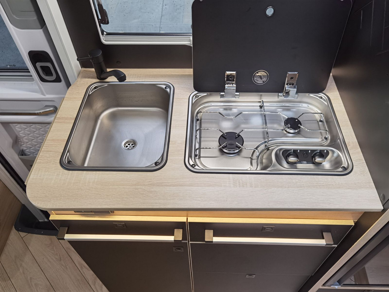 Poluintegrisani kamper Chausson 627 TITANIUM / - 2026 - / EINZELBETTEN / 4.1T.: slika 17 Poluintegrisani kamper Chausson 627 TITANIUM / - 2026 - / EINZELBETTEN / 4.1T.: slika 17