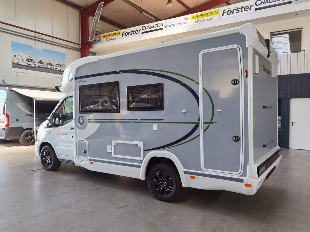 Chausson 650 TITANIUM / - 2026 - / NUR 6.39 M. / HUBBETT - Poluintegrisani kamper: slika 5 Chausson 650 TITANIUM / - 2026 - / NUR 6.39 M. / HUBBETT - Poluintegrisani kamper: slika 5