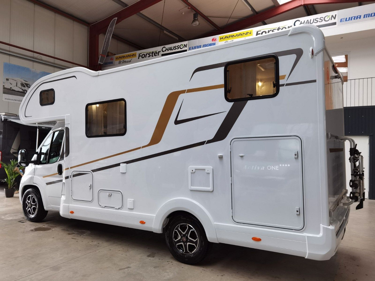 Eura Mobil ACTIVA ONE 690 HB / 180PS-40H MAXI/ PANORAMADACH - Alkoven kamper: slika 5 Eura Mobil ACTIVA ONE 690 HB / 180PS-40H MAXI/ PANORAMADACH - Alkoven kamper: slika 5