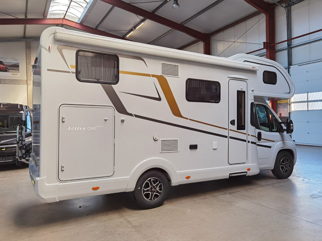 Eura Mobil ACTIVA ONE 690 HB / 180PS-9G AUTOMATIK -40H MAXI - Alkoven kamper: slika 4 Eura Mobil ACTIVA ONE 690 HB / 180PS-9G AUTOMATIK -40H MAXI - Alkoven kamper: slika 4