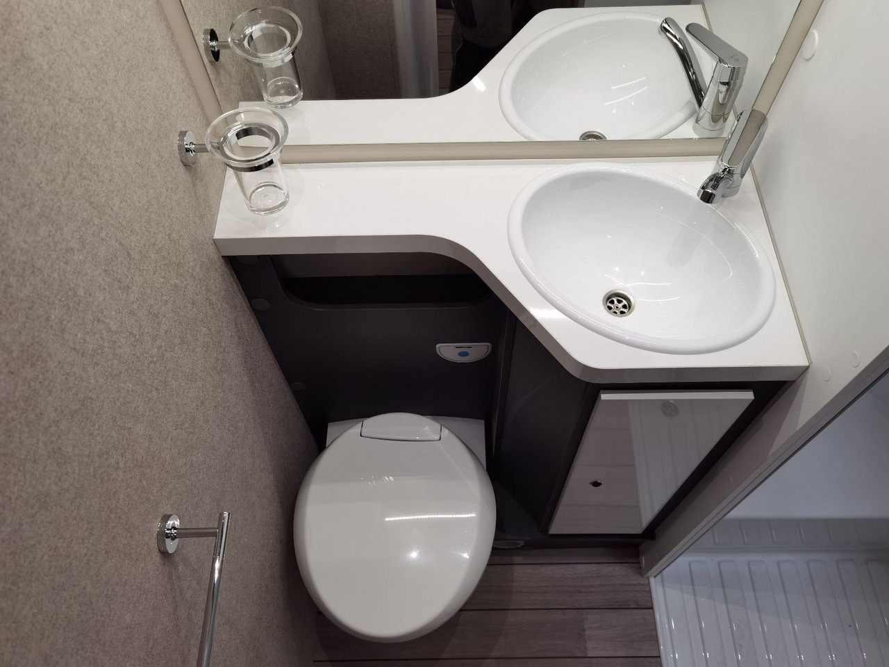 Alkoven kamper Forster A 699 VB / - MODELL 2025- / 140PS / ETAGENBETTEN: slika 25