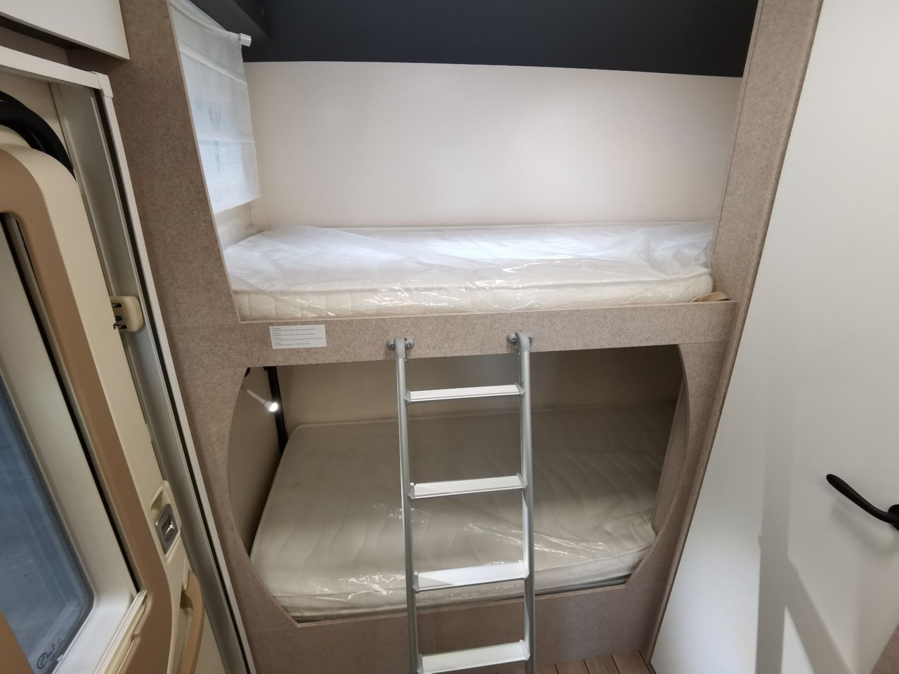 Alkoven kamper Forster A 699 VB / - MODELL 2025- / 140PS / ETAGENBETTEN: slika 22