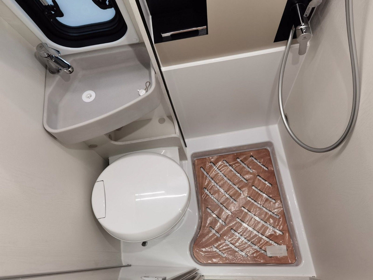 Karmann DAVIS 620 LIFESTYLE/ - 2026 - / EINZELBETTEN Karmann DAVIS 620 LIFESTYLE/ - 2026 - / EINZELBETTEN: slika 21