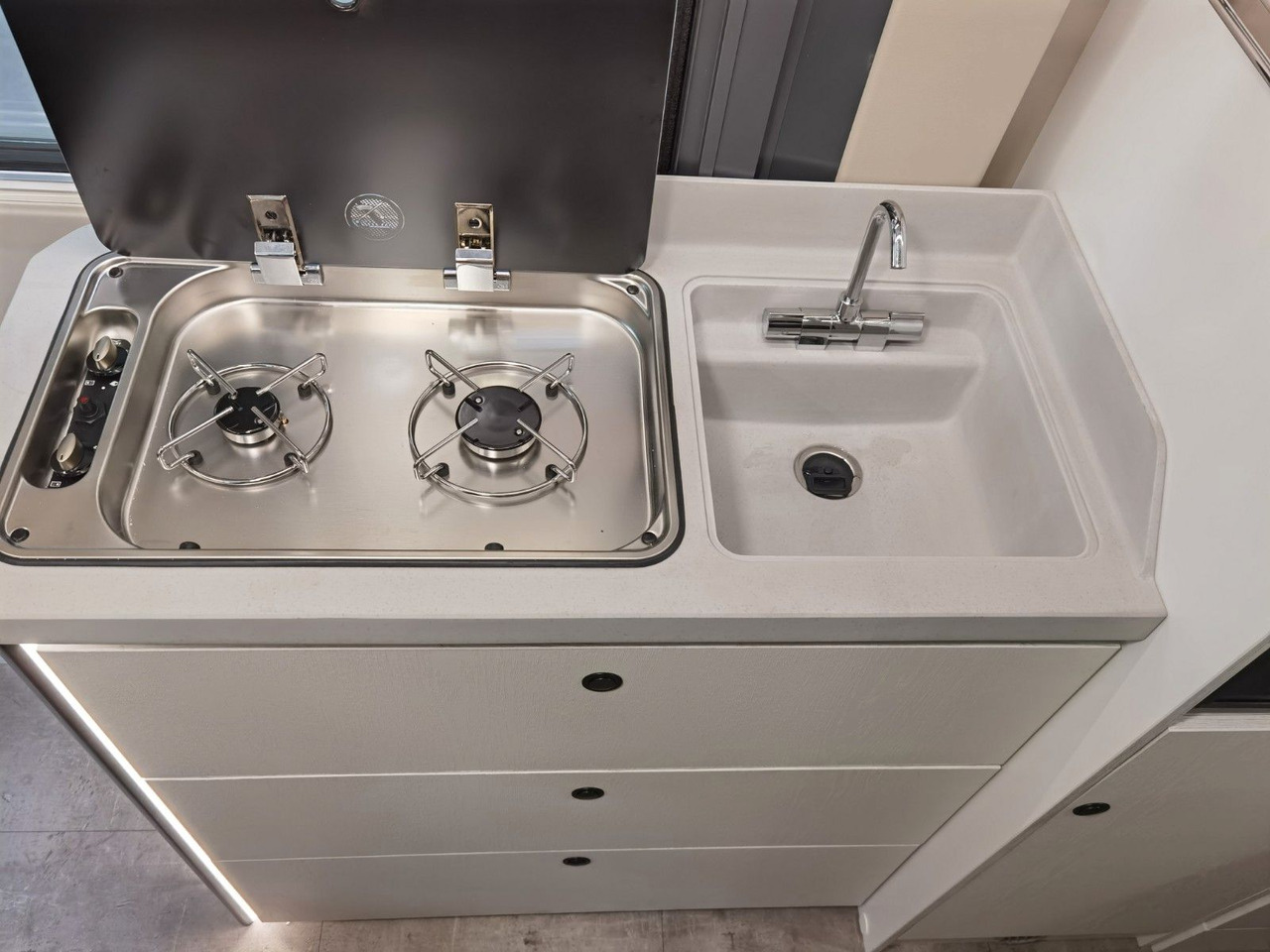 Karmann DAVIS 620 LIFESTYLE/ - 2026 - / EINZELBETTEN Karmann DAVIS 620 LIFESTYLE/ - 2026 - / EINZELBETTEN: slika 17