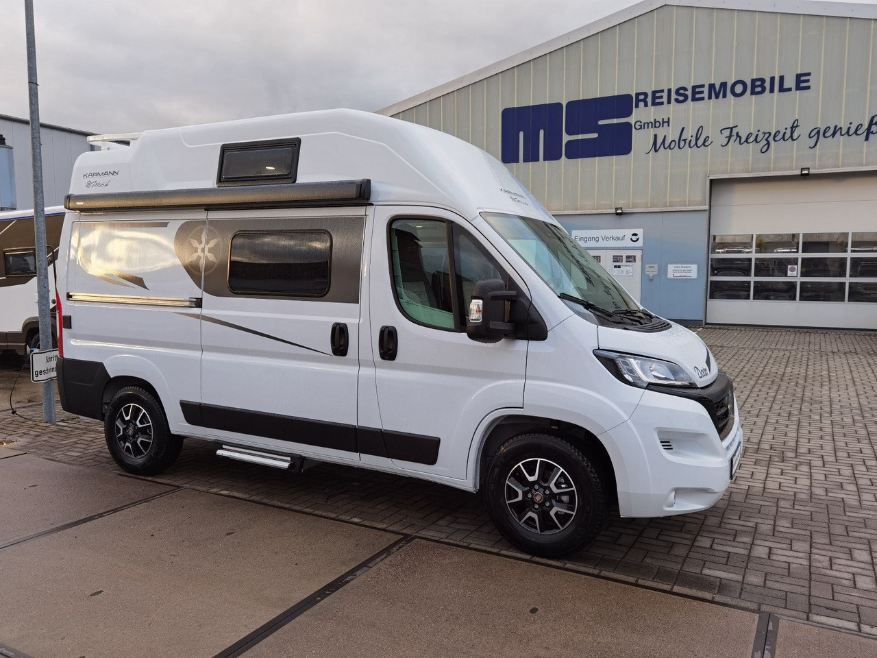 Karmann DEXTER 550 / 140PS / CONCEPT - PAKET & HUBBETT - Kamp kombi: slika 4 Karmann DEXTER 550 / 140PS / CONCEPT - PAKET & HUBBETT - Kamp kombi: slika 4