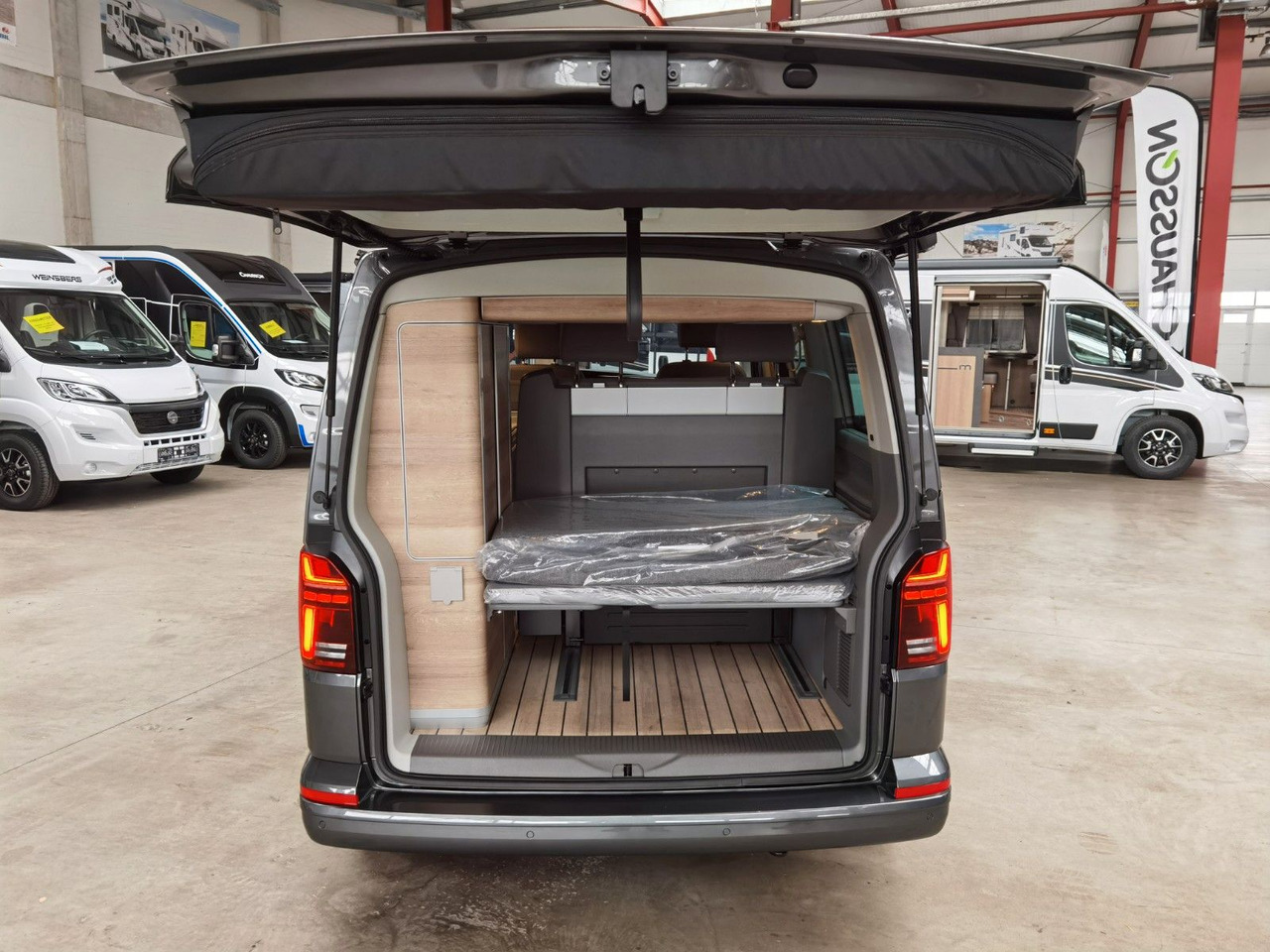 Kamp kombi Volkswagen T6.1 CALIFORNIA OCEAN EDITION / DSG / NAVI / ACC: slika 8 Kamp kombi Volkswagen T6.1 CALIFORNIA OCEAN EDITION / DSG / NAVI / ACC: slika 8