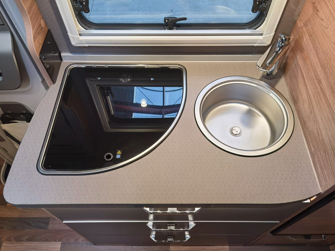 Poluintegrisani kamper Weinsberg CARACOMPACT 600 MEG EDITION PEPPER /-MODELL 2025: slika 17