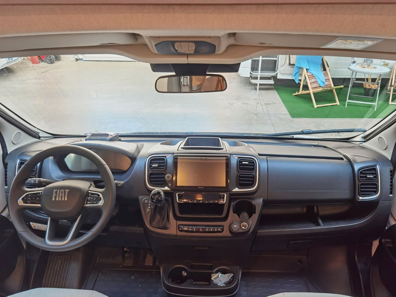 Poluintegrisani kamper Weinsberg CARACOMPACT 600 MEG EDITION PEPPER /-MODELL 2025: slika 11