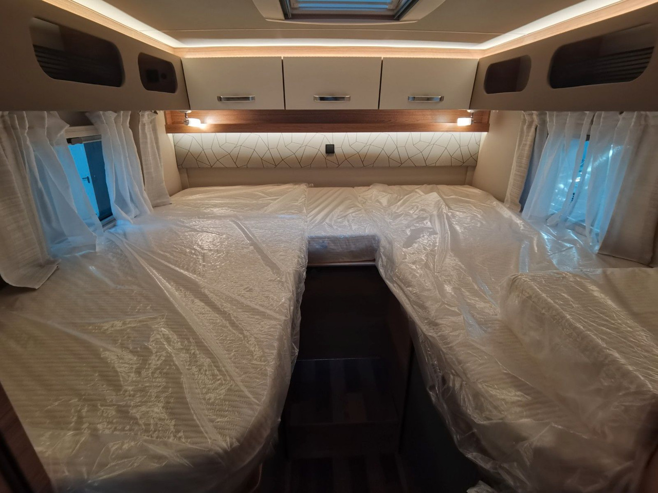 Poluintegrisani kamper Weinsberg CARACOMPACT 600 MEG EDITION PEPPER /-MODELL 2025: slika 18