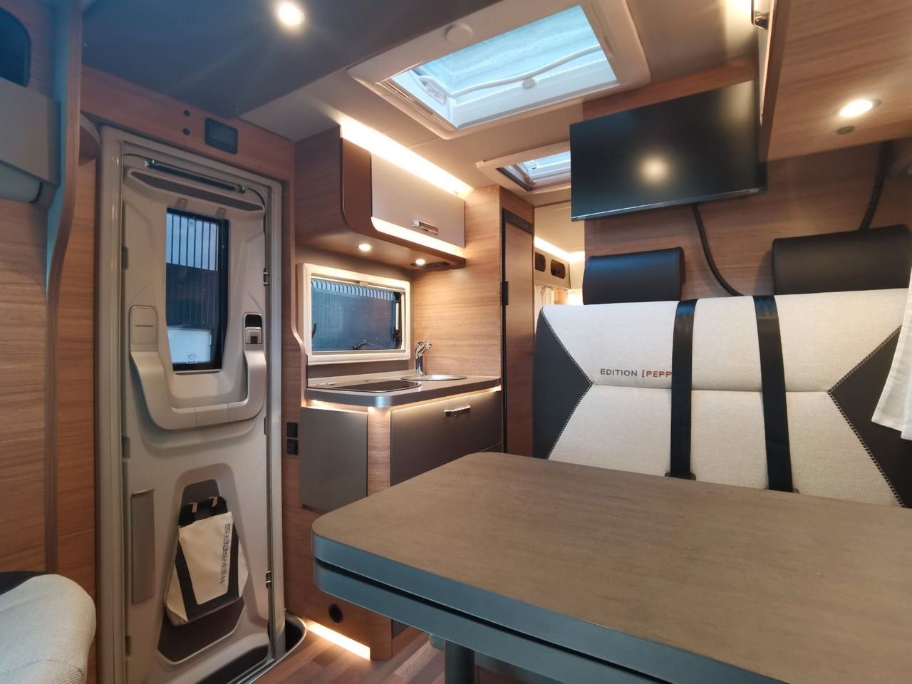 Poluintegrisani kamper Weinsberg CARACOMPACT 600 MEG EDITION PEPPER /-MODELL 2025: slika 14