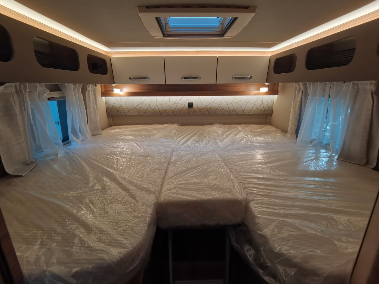 Poluintegrisani kamper Weinsberg CARACOMPACT 600 MEG EDITION PEPPER /-MODELL 2025: slika 19