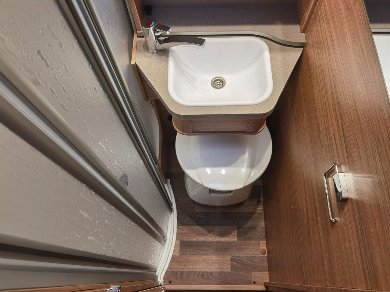 Poluintegrisani kamper Weinsberg CARACOMPACT 600 MEG EDITION PEPPER /-MODELL 2025: slika 22