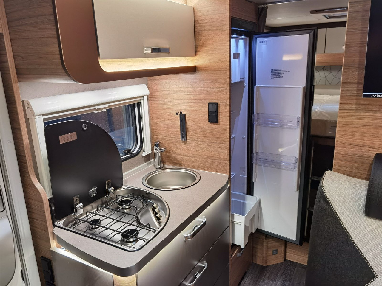 Poluintegrisani kamper Weinsberg CARACOMPACT 640 MEG EDITION-PEPPER / EINZELBETTE: slika 16