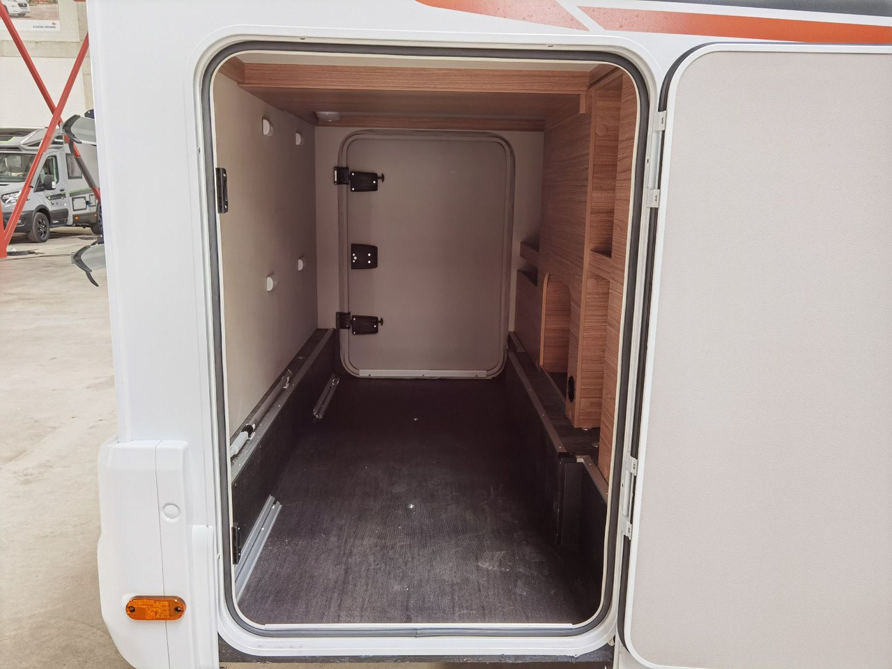 Poluintegrisani kamper Weinsberg CARACOMPACT 640 MEG EDITION-PEPPER / EINZELBETTE: slika 9