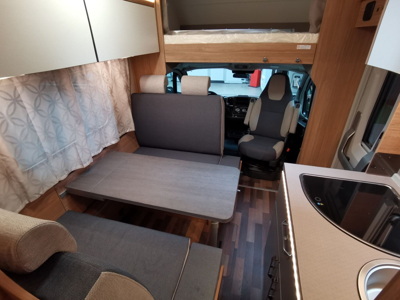 Alkoven kamper Weinsberg CARAHOME 650 DG / - MODELL 2025 - / 140 PS: slika 14
