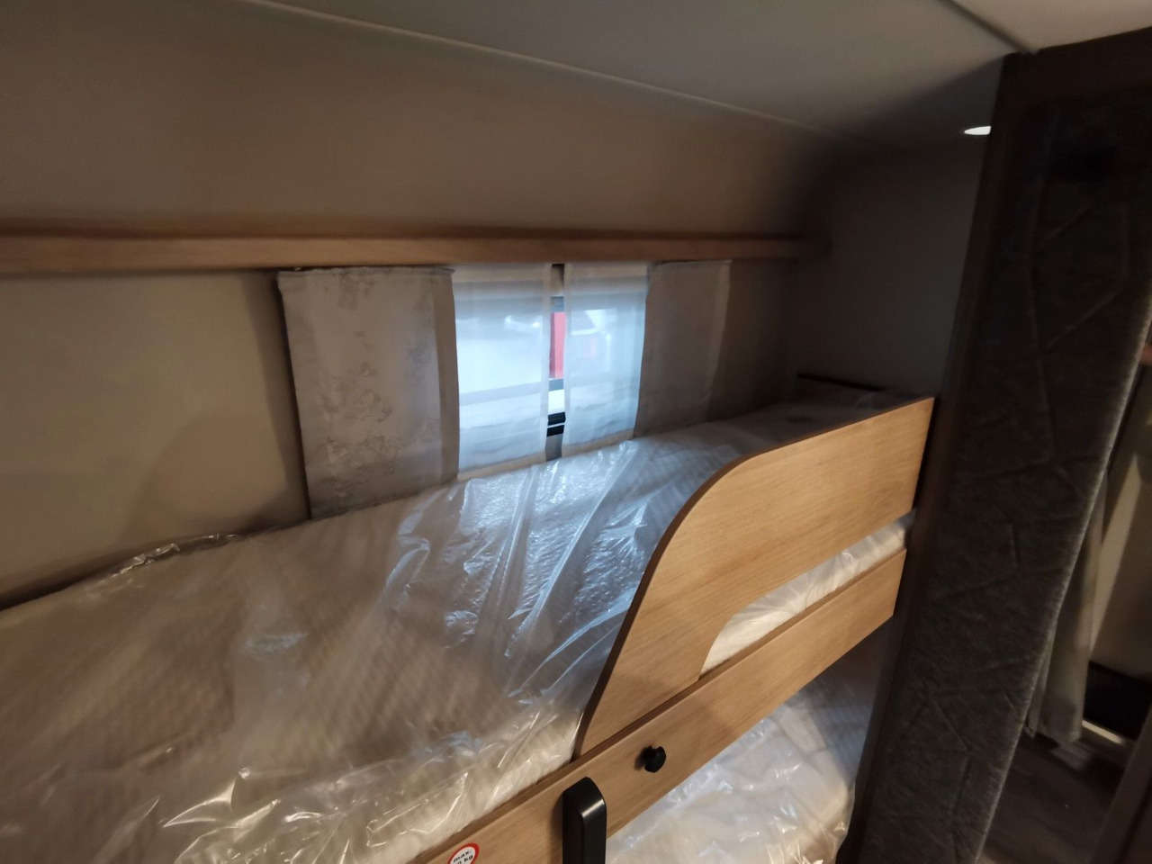 Kamp prikolica Weinsberg CARAONE 480 QDK / - 2026 - / ETAGENBETTEN: slika 21 Kamp prikolica Weinsberg CARAONE 480 QDK / - 2026 - / ETAGENBETTEN: slika 21