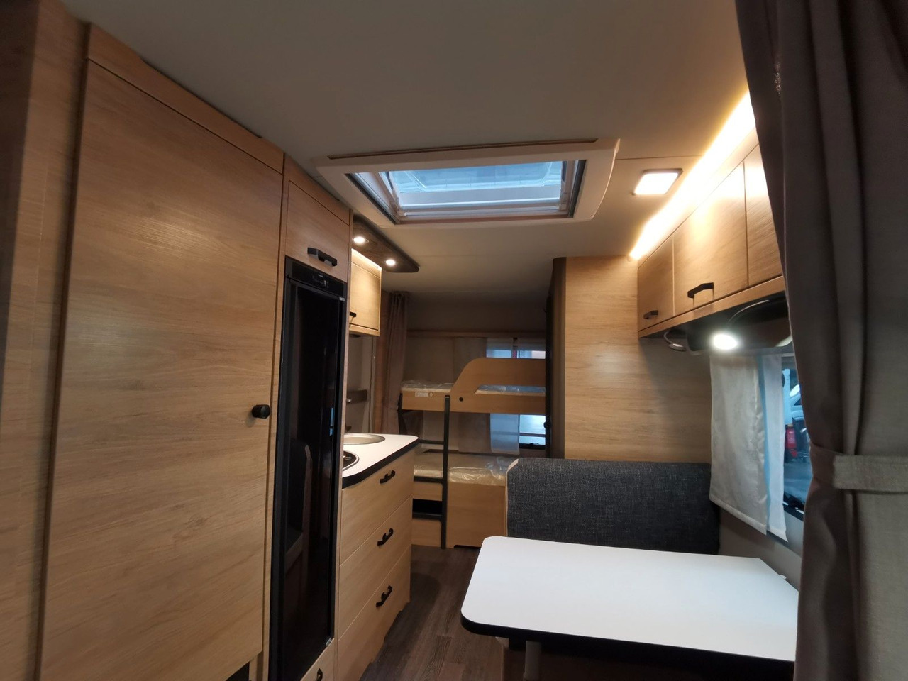 Kamp prikolica Weinsberg CARAONE 480 QDK / - 2026 - / ETAGENBETTEN: slika 15 Kamp prikolica Weinsberg CARAONE 480 QDK / - 2026 - / ETAGENBETTEN: slika 15