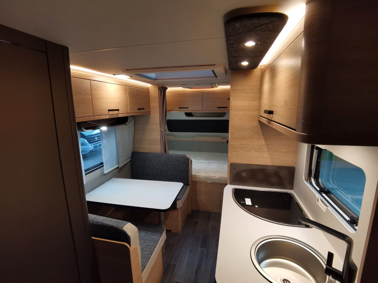 Kamp prikolica Weinsberg CARAONE 480 QDK / - 2026 - / ETAGENBETTEN: slika 13 Kamp prikolica Weinsberg CARAONE 480 QDK / - 2026 - / ETAGENBETTEN: slika 13