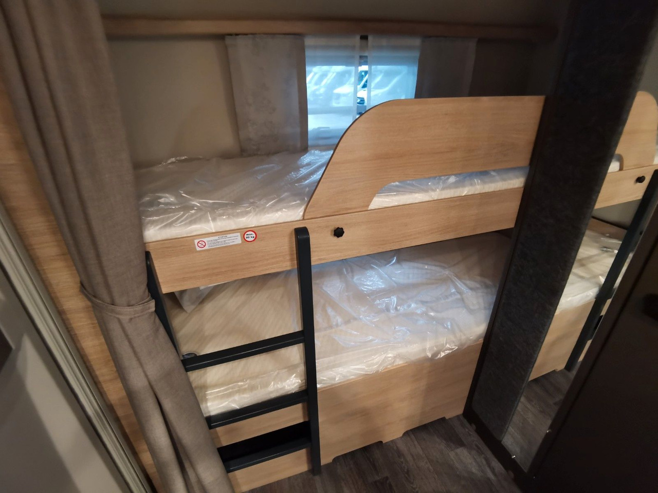 Kamp prikolica Weinsberg CARAONE 480 QDK / - 2026 - / ETAGENBETTEN: slika 20 Kamp prikolica Weinsberg CARAONE 480 QDK / - 2026 - / ETAGENBETTEN: slika 20