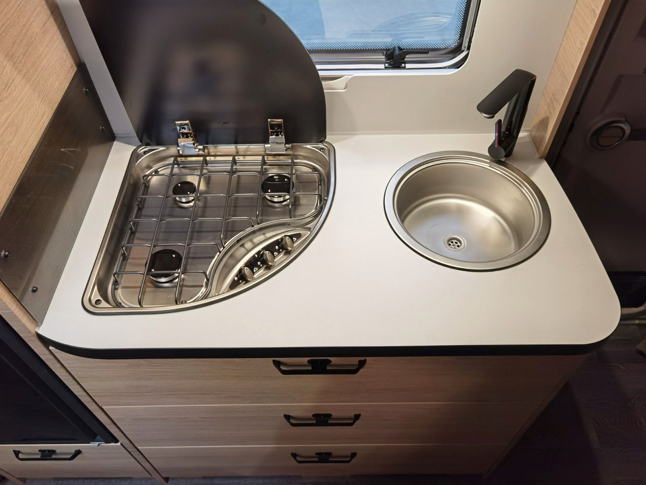 Kamp prikolica Weinsberg CARAONE 480 QDK / - 2026 - / ETAGENBETTEN: slika 17 Kamp prikolica Weinsberg CARAONE 480 QDK / - 2026 - / ETAGENBETTEN: slika 17