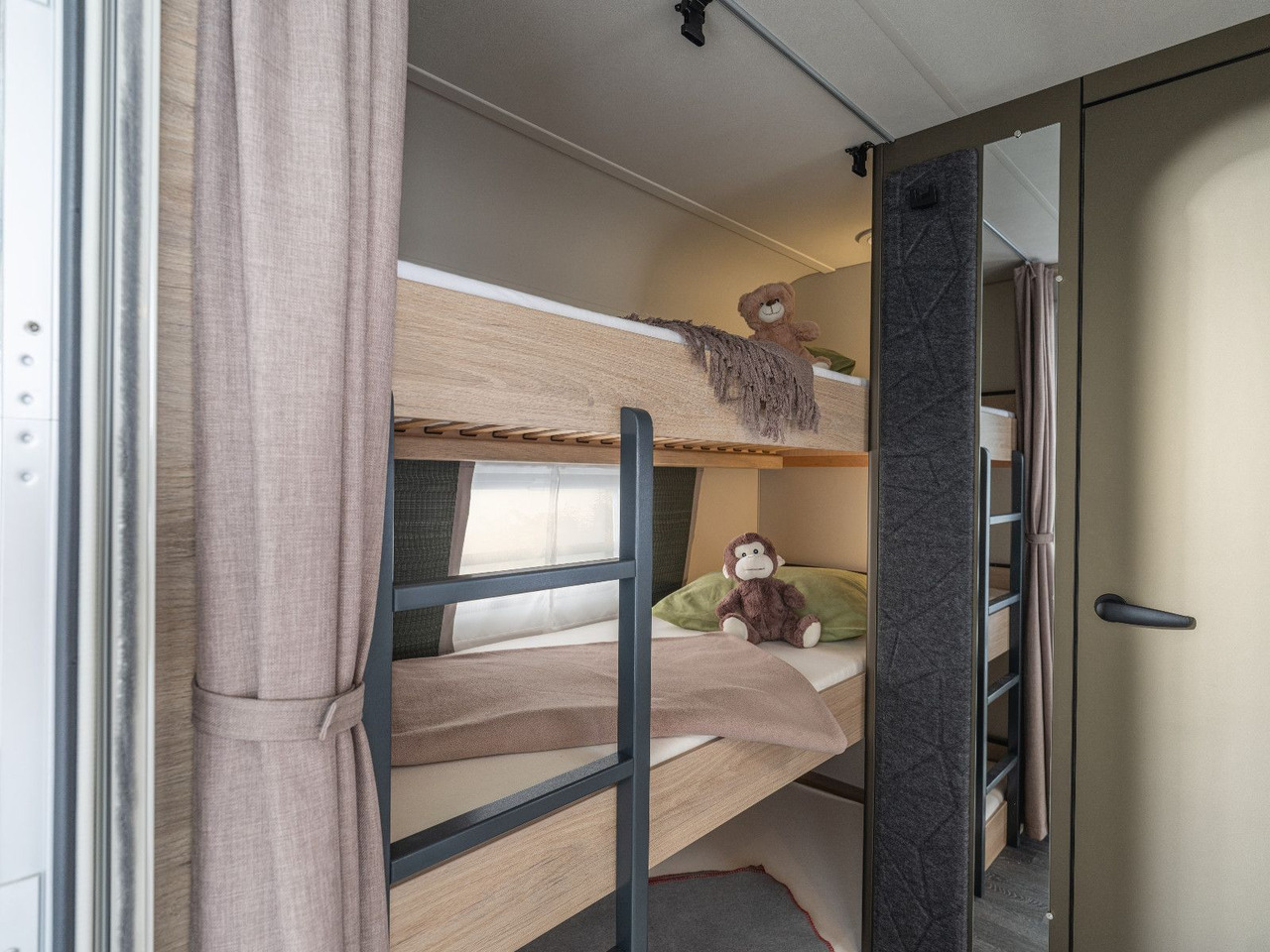 Weinsberg CARAONE 480 QDK / MODELL 2026 / ETAGENBETTEN - Kamp prikolica: slika 5 Weinsberg CARAONE 480 QDK / MODELL 2026 / ETAGENBETTEN - Kamp prikolica: slika 5