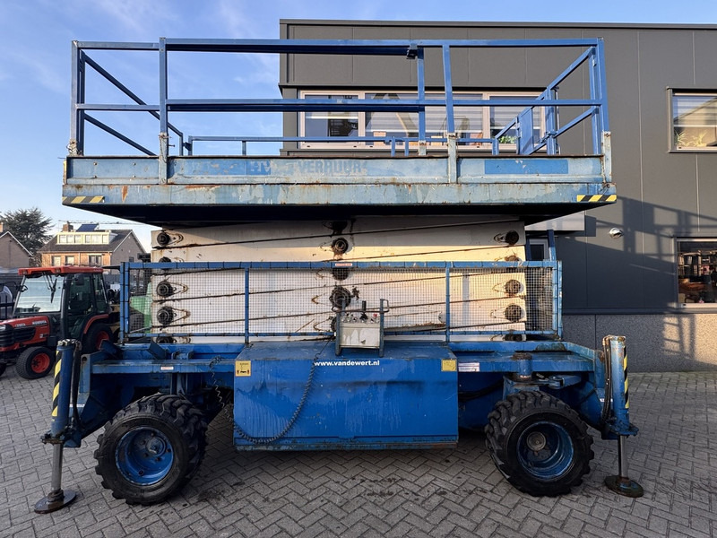 Holland lift Combistar B-195DL25 Schaarhoogwerker 22M Werkhoogte Hatz Diesel 4X4 2003 - Lift u obliku makaza: slika 2 Holland lift Combistar B-195DL25 Schaarhoogwerker 22M Werkhoogte Hatz Diesel 4X4 2003 - Lift u obliku makaza: slika 2