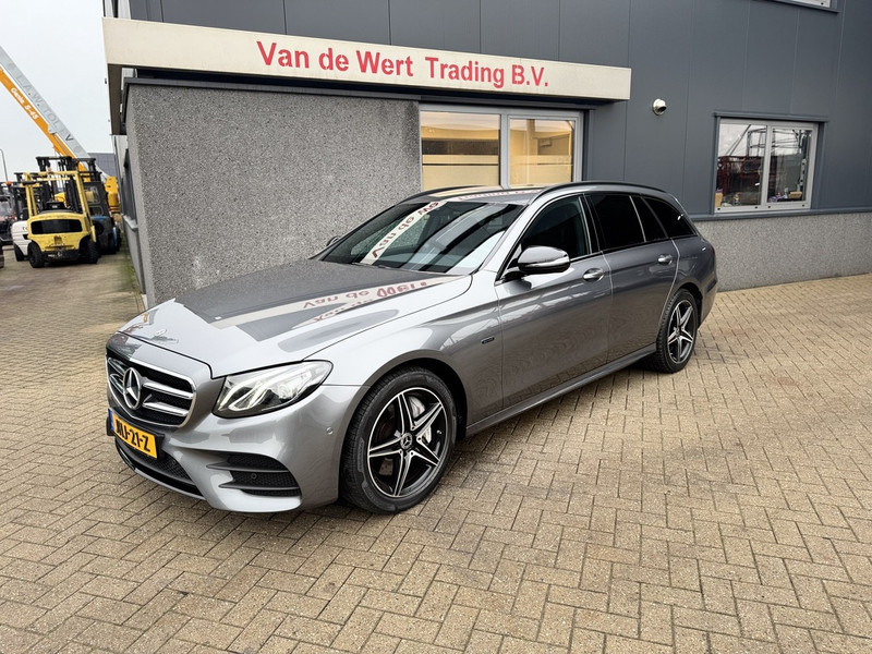 Mercedes-Benz E-Klasse Estate 300 de AMG Line 2020 Led / ACC / Leder - Automobil: slika 1 Mercedes-Benz E-Klasse Estate 300 de AMG Line 2020 Led / ACC / Leder - Automobil: slika 1