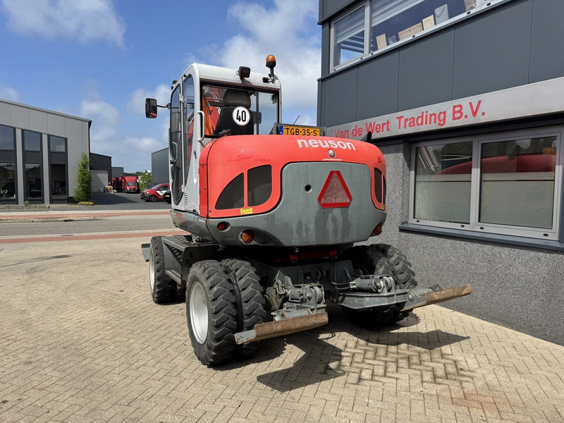 Neuson 9503 WD Mobiele Kraan 2009 Palletvork, Smalle Bak / Breede Bak 8860hours Deutz Diesel. - Pokretni kran: slika 4 Neuson 9503 WD Mobiele Kraan 2009 Palletvork, Smalle Bak / Breede Bak 8860hours Deutz Diesel. - Pokretni kran: slika 4