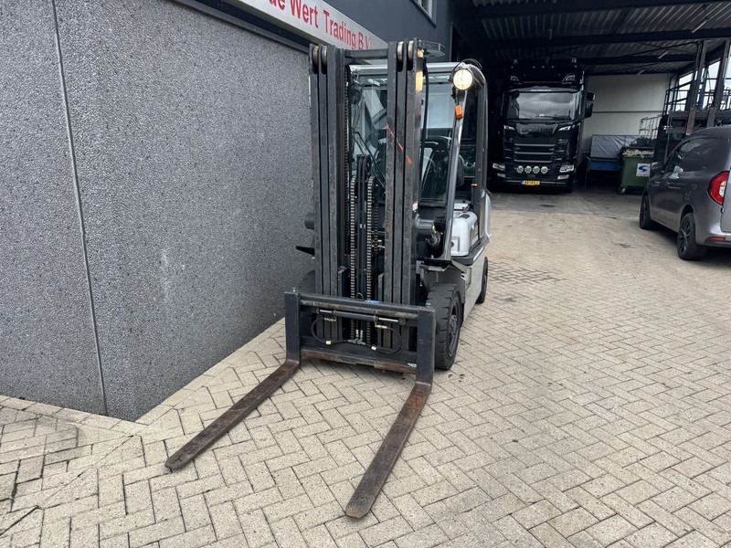 Nissan UD02A25PQ Triplo 475 Freelift/Sideshift LPG 2005 - Gasni viljuškar: slika 4 Nissan UD02A25PQ Triplo 475 Freelift/Sideshift LPG 2005 - Gasni viljuškar: slika 4