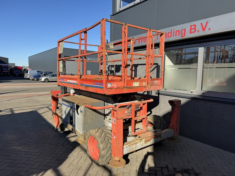 Skyjack SJ 6832RT 2012 4X4 Kubota Diesel 11.7M Werkhoogte - Lift u obliku makaza: slika 5 Skyjack SJ 6832RT 2012 4X4 Kubota Diesel 11.7M Werkhoogte - Lift u obliku makaza: slika 5