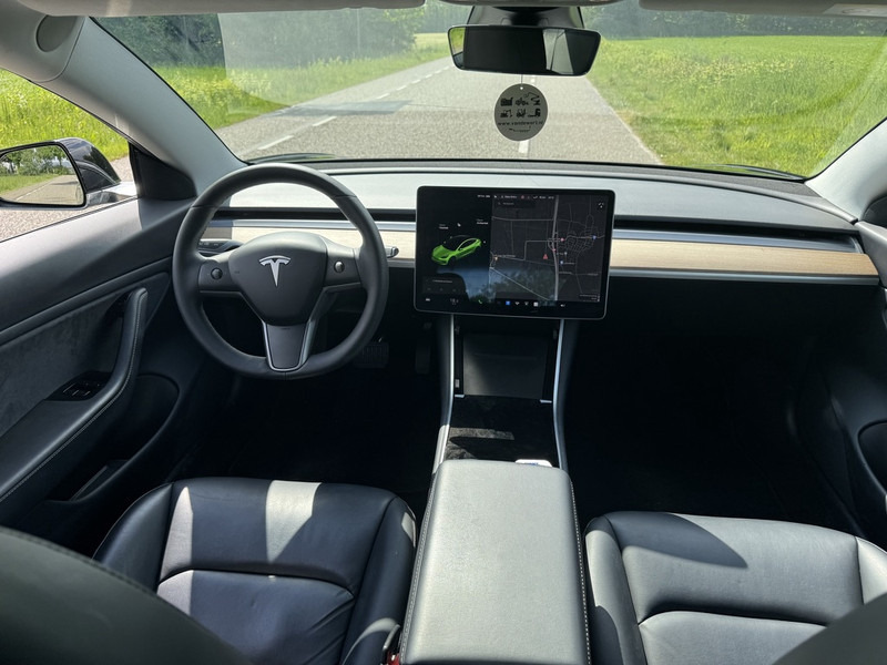 Limuzina Tesla Model 3: slika 7