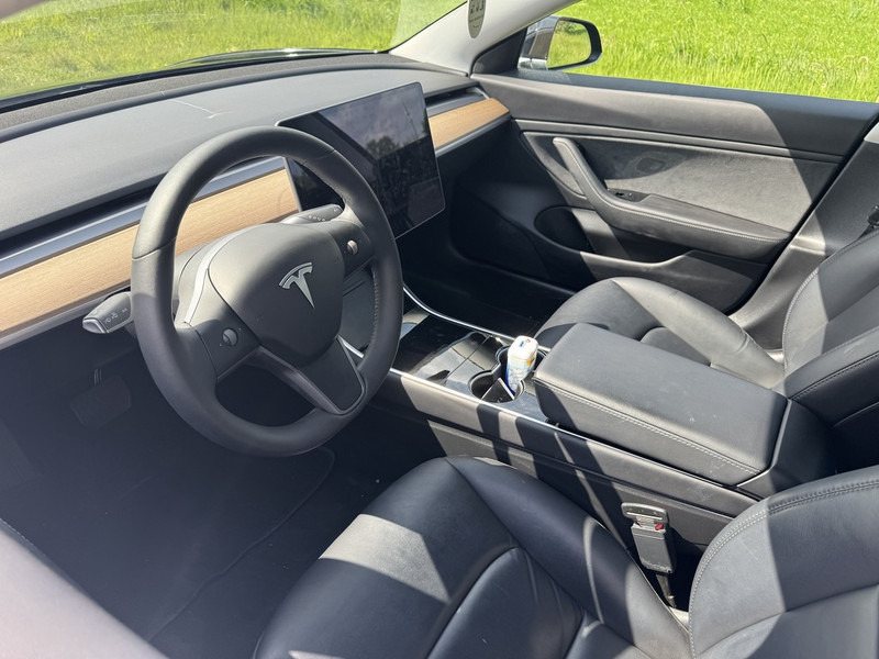 Limuzina Tesla Model 3: slika 11
