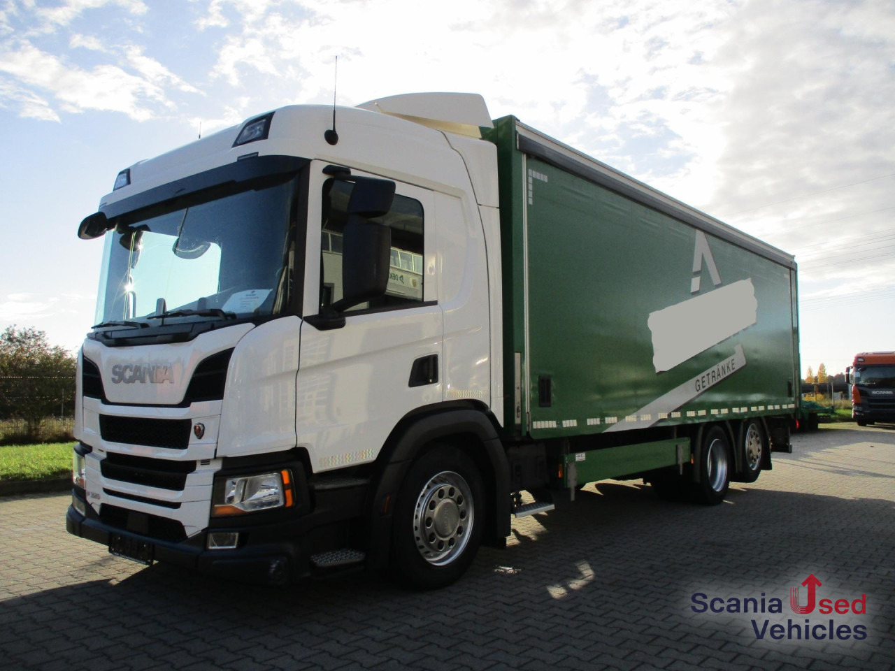 SCANIA P 320 B6x2*4LB Getränkeaufbau mit Lbw. / Full Air - Kamion za prevoz boca: slika 1 SCANIA P 320 B6x2*4LB Getränkeaufbau mit Lbw. / Full Air - Kamion za prevoz boca: slika 1