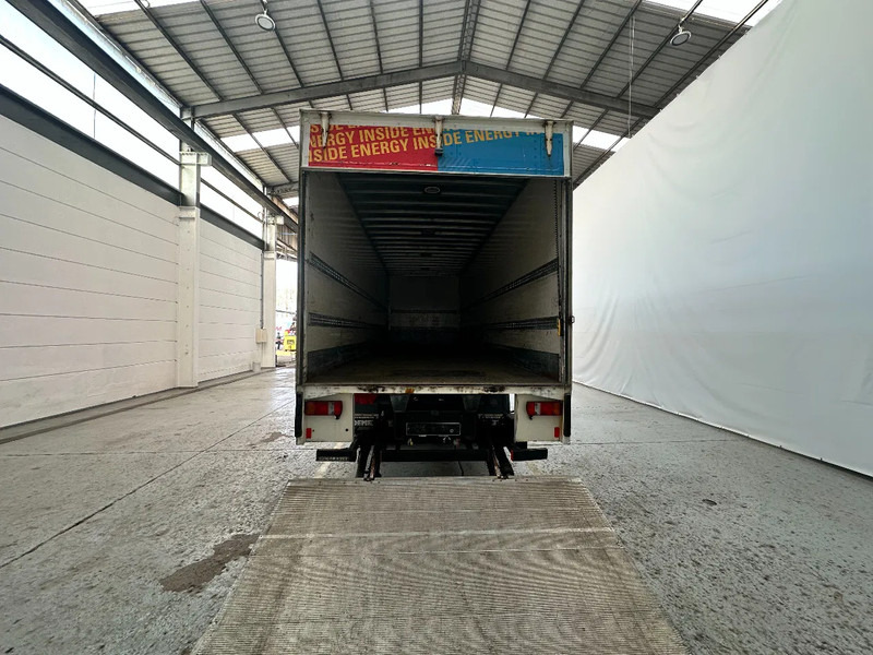 MAN TGS 26.360 AIRCO / 6x2 - Kamion sa zatvorenim sandukom: slika 5 MAN TGS 26.360 AIRCO / 6x2 - Kamion sa zatvorenim sandukom: slika 5