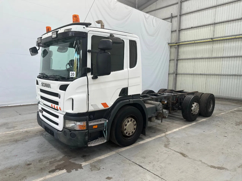 Scania P230 6X2 / Essieu relevable directionnel / Stuurbare liftas / Steerable lift axle / RETARDER / 481205 - Kamion sa golom šasijom i zatvorenom kabinom: slika 1 Scania P230 6X2 / Essieu relevable directionnel / Stuurbare liftas / Steerable lift axle / RETARDER / 481205 - Kamion sa golom šasijom i zatvorenom kabinom: slika 1