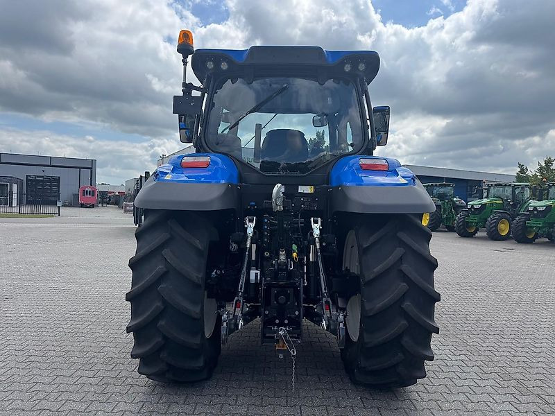 New Holland T6.145 EC40 GEVEERDE VOORAS 2023 200 UUR!!! - Traktor: slika 3 New Holland T6.145 EC40 GEVEERDE VOORAS 2023 200 UUR!!! - Traktor: slika 3