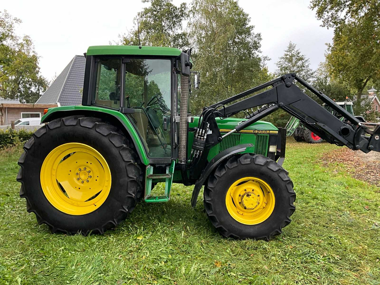 1992 JOHN DEERE 6200 FOUR-WHEEL DRIVE FARM TRACTOR WITH FRONT LOADER - Traktor: slika 5 1992 JOHN DEERE 6200 FOUR-WHEEL DRIVE FARM TRACTOR WITH FRONT LOADER - Traktor: slika 5