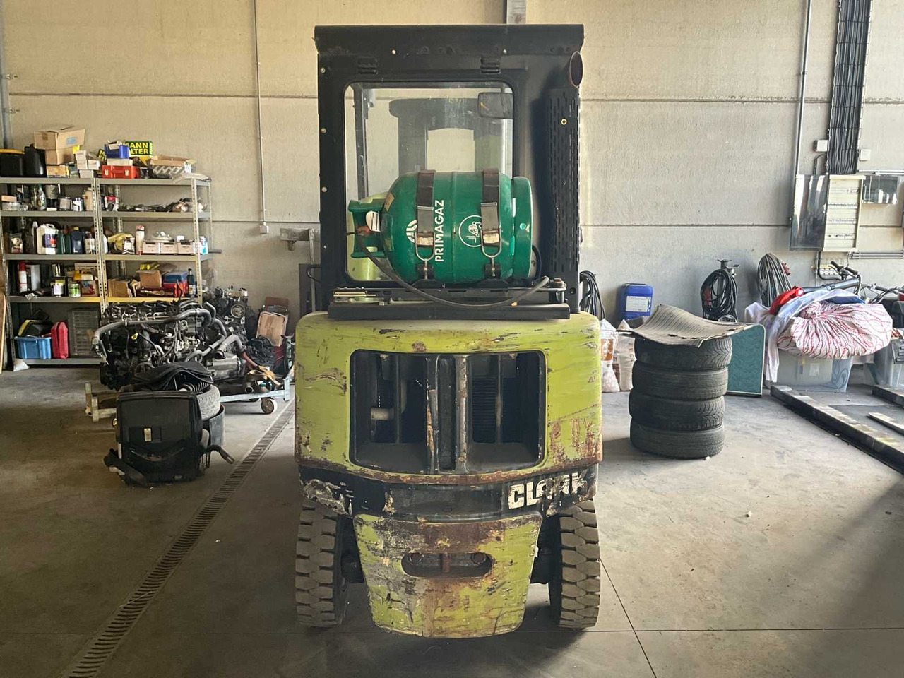 2001 CLARK CGP25H FORKLIFT - Viljuškar: slika 4 2001 CLARK CGP25H FORKLIFT - Viljuškar: slika 4