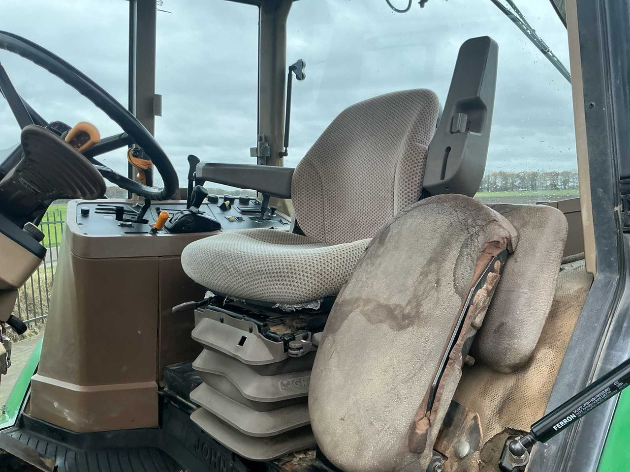 Traktor 2002 JOHN DEERE 7710 FOUR WHEEL DRIVE FARM TRACTOR: slika 17