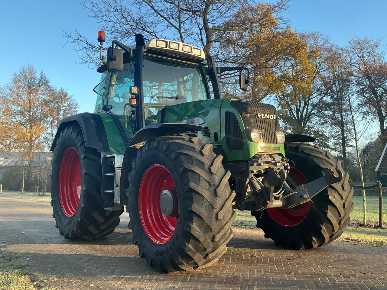 2004 FENDT 818 VARIO TMS ALL-WHEEL DRIVE FARM TRACTOR - Traktor: slika 2 2004 FENDT 818 VARIO TMS ALL-WHEEL DRIVE FARM TRACTOR - Traktor: slika 2