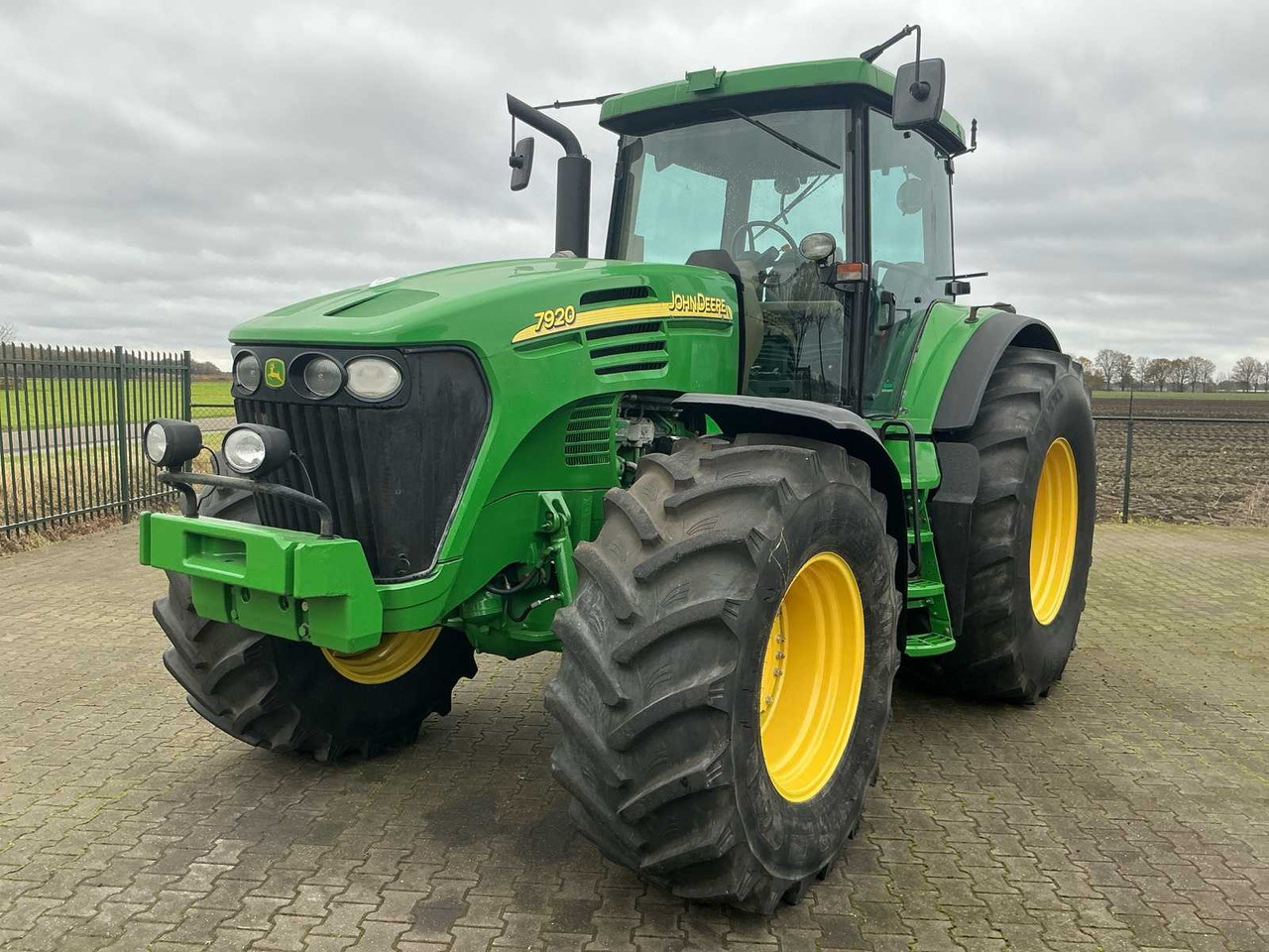 2004 JOHN DEERE 7920 ALL-WHEEL DRIVE FARM TRACTOR - Traktor: slika 1 2004 JOHN DEERE 7920 ALL-WHEEL DRIVE FARM TRACTOR - Traktor: slika 1