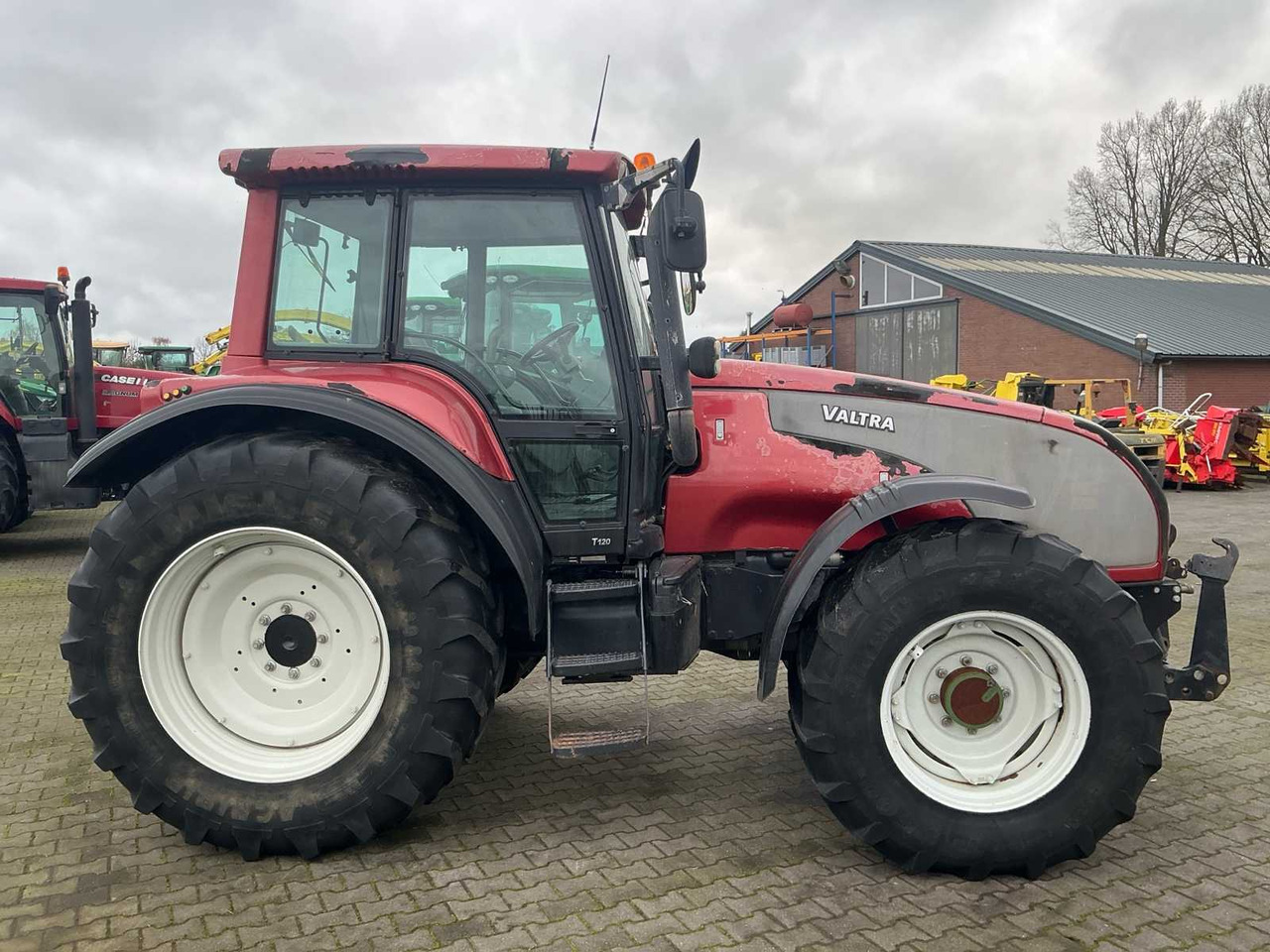 2004 VALTRA T120 ALL-WHEEL DRIVE FARM TRACTOR - Traktor: slika 3 2004 VALTRA T120 ALL-WHEEL DRIVE FARM TRACTOR - Traktor: slika 3