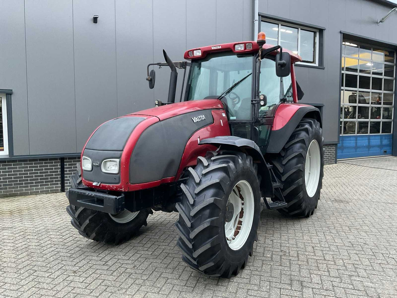 2004 VALTRA T120 ALL-WHEEL DRIVE FARM TRACTOR - Traktor: slika 2 2004 VALTRA T120 ALL-WHEEL DRIVE FARM TRACTOR - Traktor: slika 2