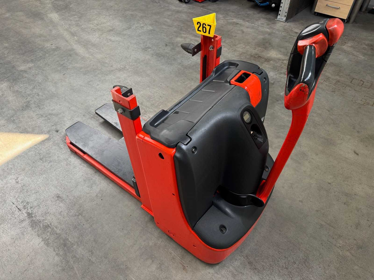 2011 LINDE ROTOBATT BATTERY REPLACEMENT PALLET TRUCK STACKER ANT 2,115 HOURS - Viljuškar: slika 3 2011 LINDE ROTOBATT BATTERY REPLACEMENT PALLET TRUCK STACKER ANT 2,115 HOURS - Viljuškar: slika 3