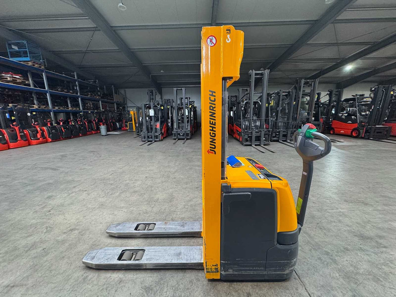2013 JUNGHEINRICH EJC220 2,000KG STACKER PALLET TRUCK ANT FREE LIFT - Viljuškar: slika 5 2013 JUNGHEINRICH EJC220 2,000KG STACKER PALLET TRUCK ANT FREE LIFT - Viljuškar: slika 5