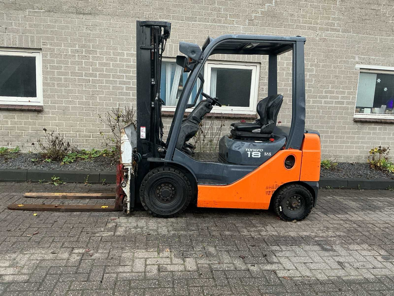 2013 TOYOTA 02-8FDF18 FORKLIFT - Viljuškar: slika 4 2013 TOYOTA 02-8FDF18 FORKLIFT - Viljuškar: slika 4