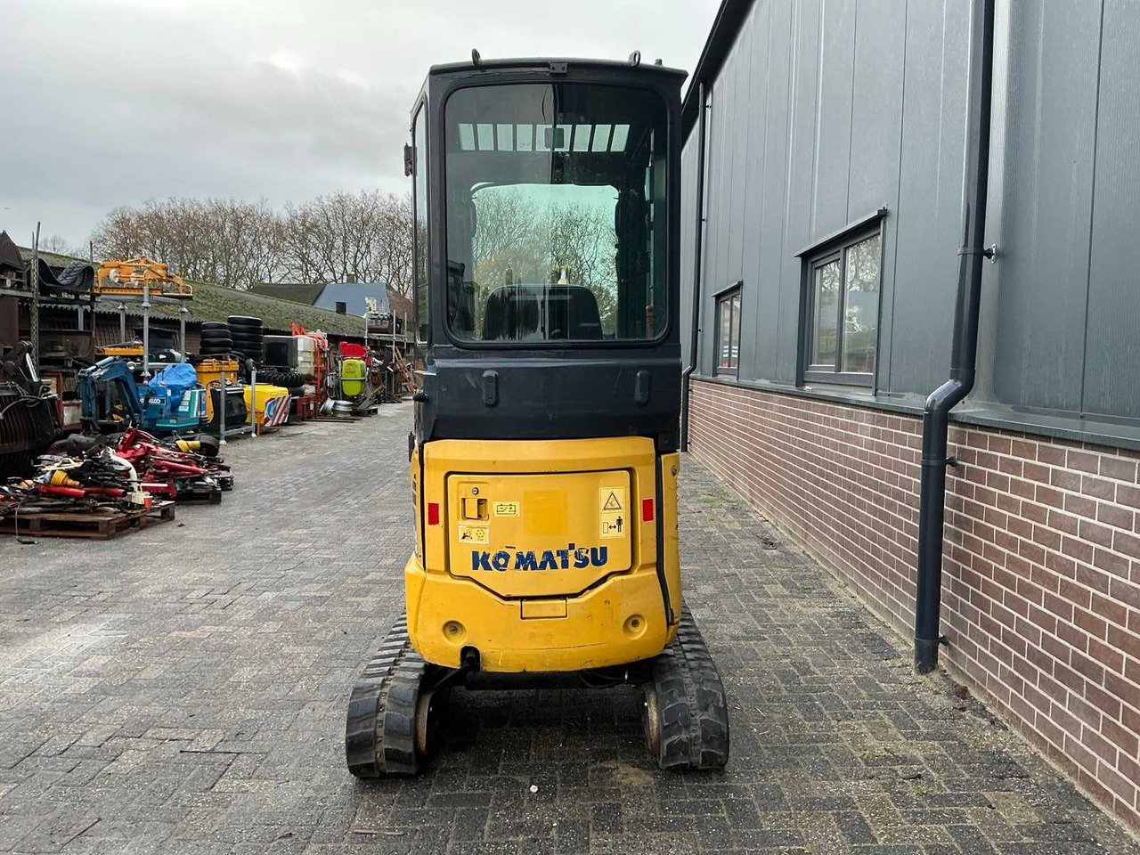 2014 KOMATSU 16R HS MINI EXCAVATOR - Mini bager: slika 4 2014 KOMATSU 16R HS MINI EXCAVATOR - Mini bager: slika 4