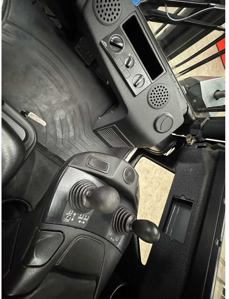 Viljuškar 2015 LINDE H50D 5,000KG TRIPLEX 666CM 3+4TH VALVE DIESEL FORKLIFT FORKLIFT 15,862 HOURS.: slika 18 Viljuškar 2015 LINDE H50D 5,000KG TRIPLEX 666CM 3+4TH VALVE DIESEL FORKLIFT FORKLIFT 15,862 HOURS.: slika 18